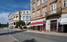 Apartment 20M From Arena